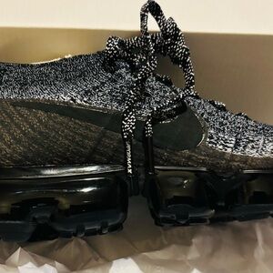 Nike Women  Air Vapormax Flyknit Black/Black-White size 8.5 849557 041 New n Box